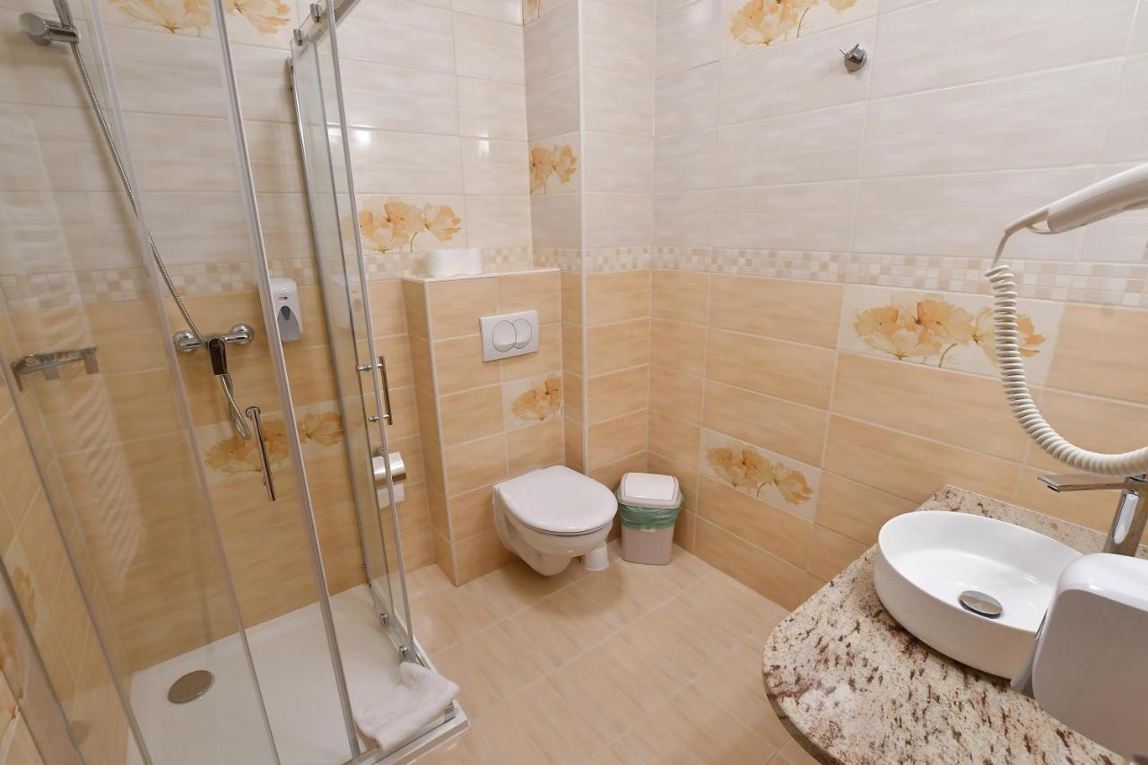Hotel Barbakan Печ Екстер'єр фото
