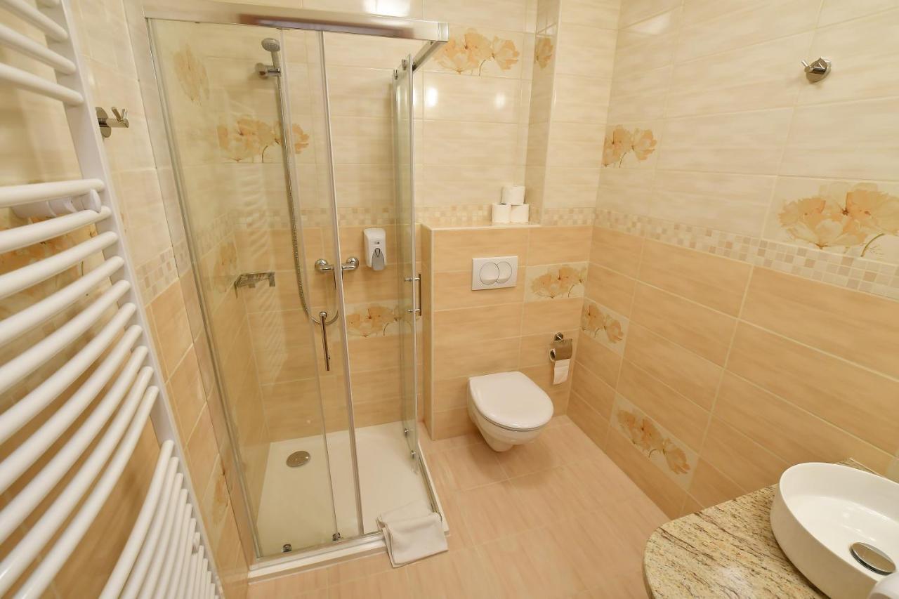 Hotel Barbakan Печ Екстер'єр фото