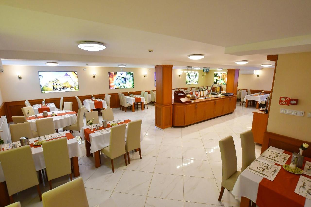 Hotel Barbakan Печ Екстер'єр фото