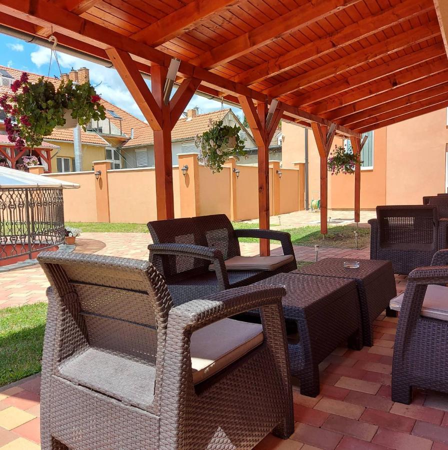 Hotel Barbakan Печ Екстер'єр фото