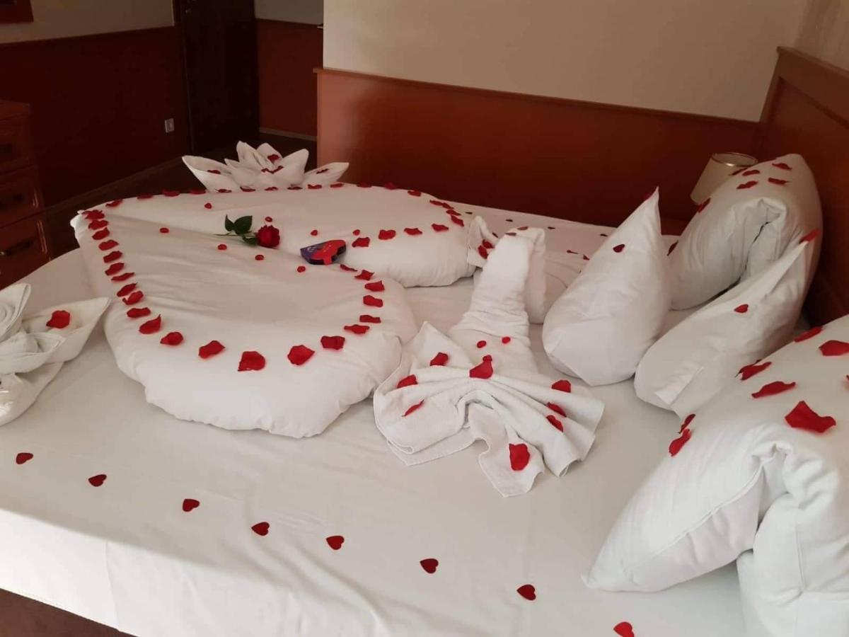 Hotel Barbakan Печ Екстер'єр фото