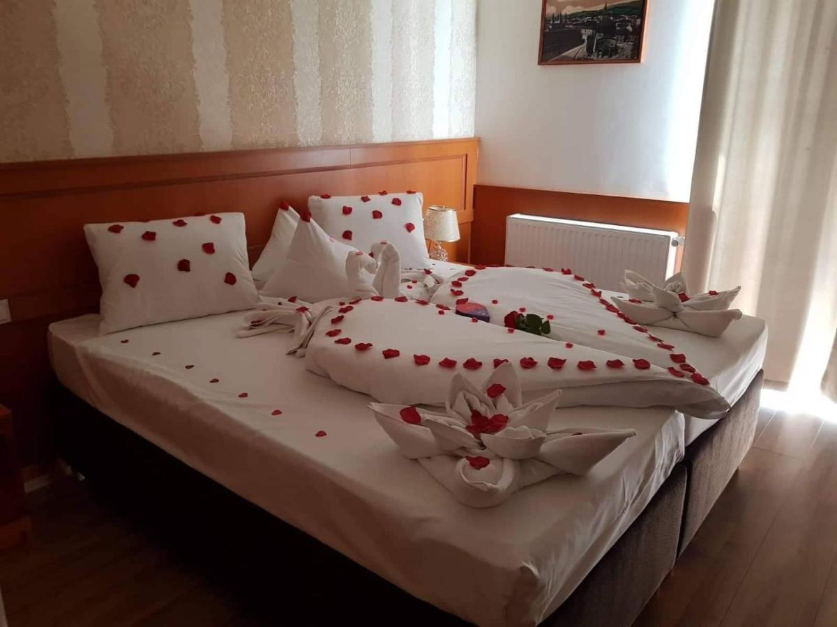 Hotel Barbakan Печ Екстер'єр фото