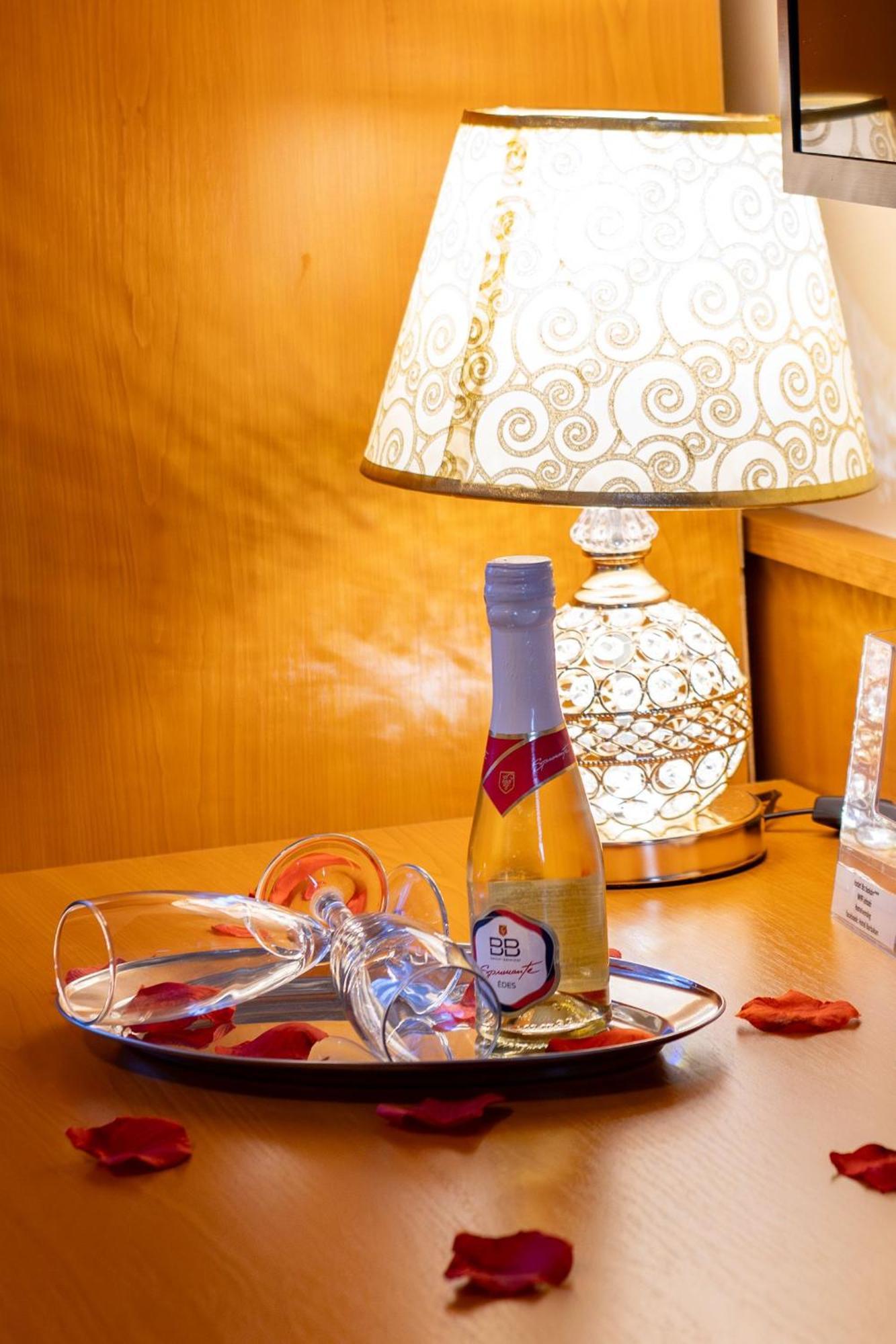 Hotel Barbakan Печ Екстер'єр фото