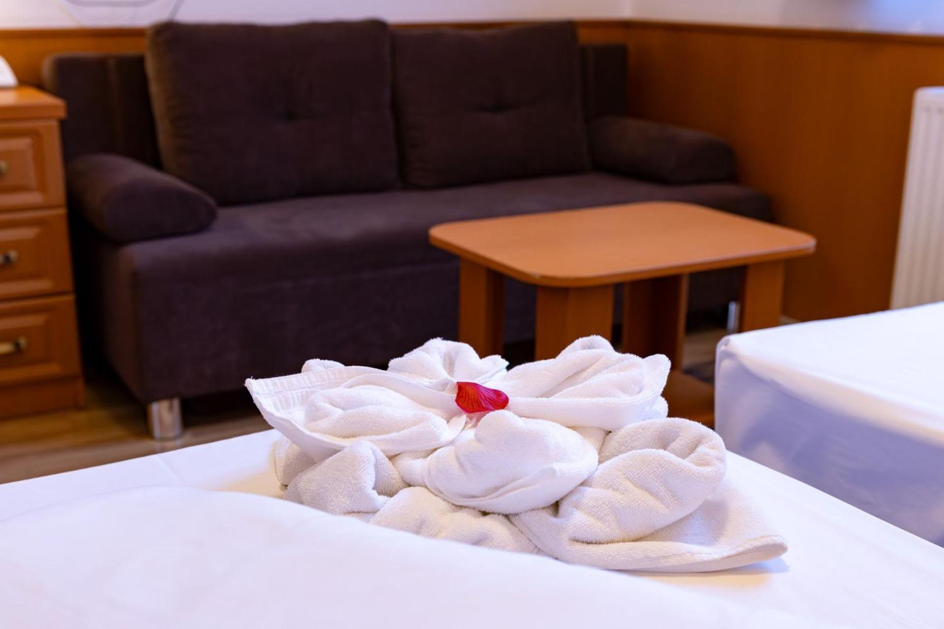 Hotel Barbakan Печ Екстер'єр фото