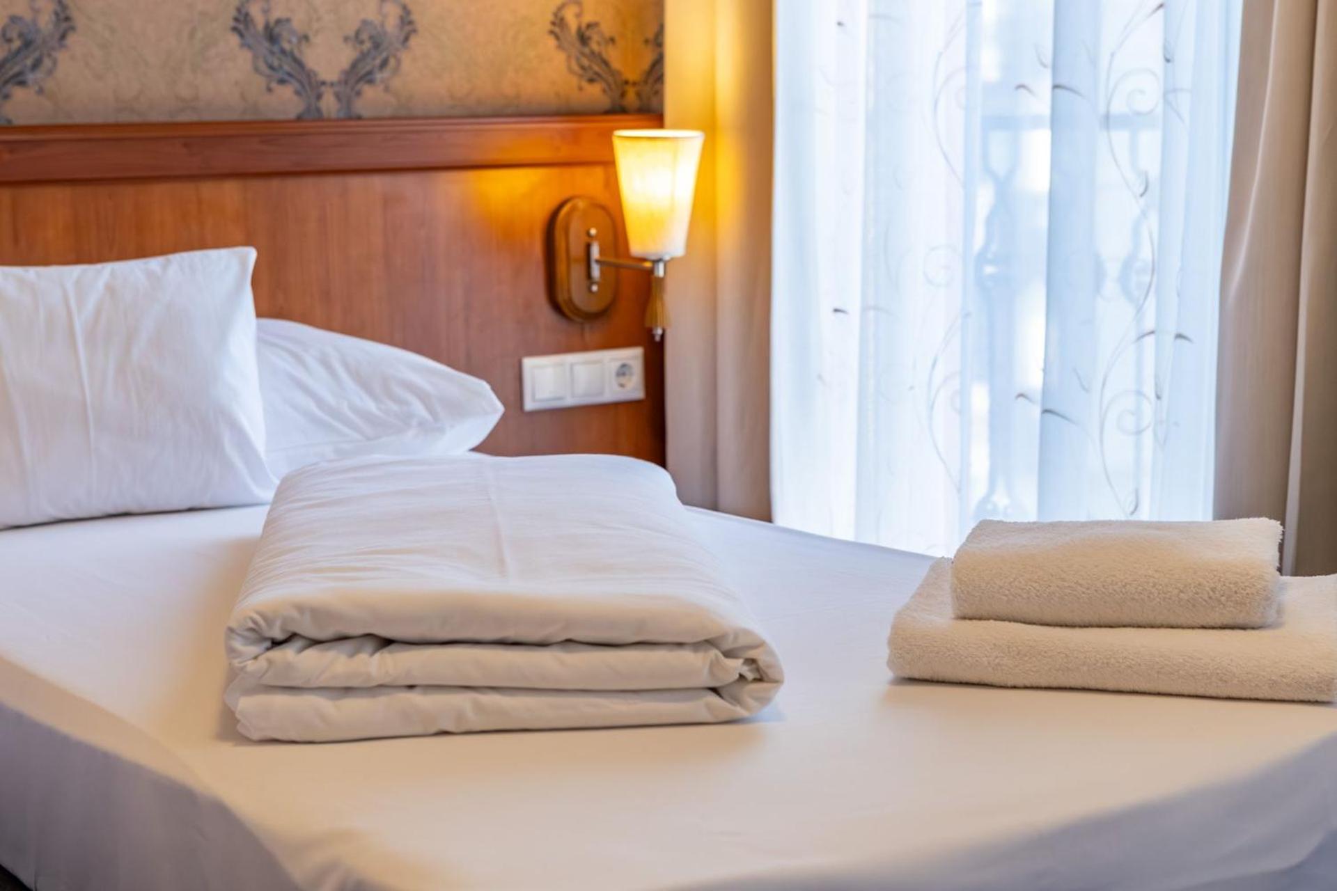Hotel Barbakan Печ Екстер'єр фото
