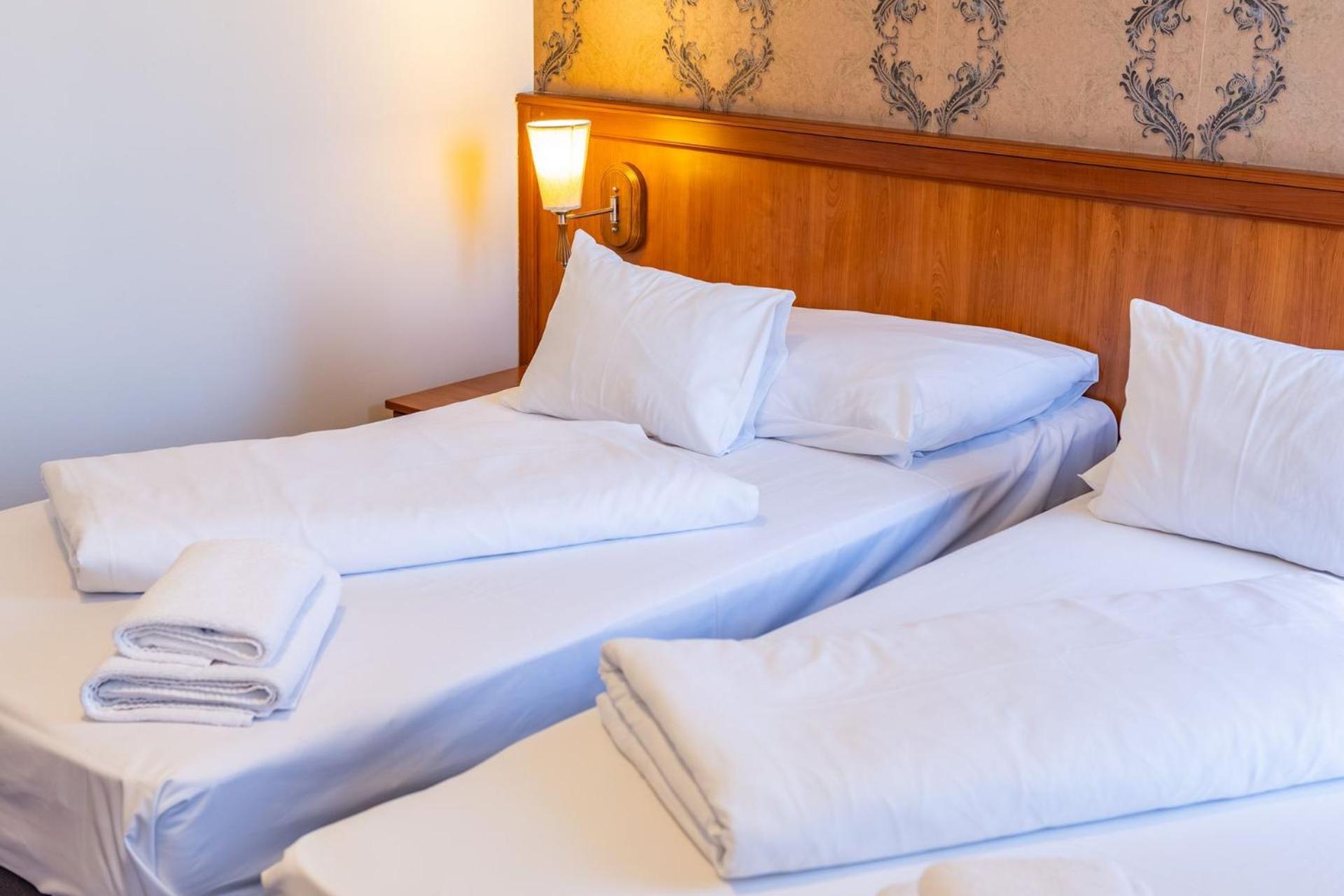 Hotel Barbakan Печ Екстер'єр фото