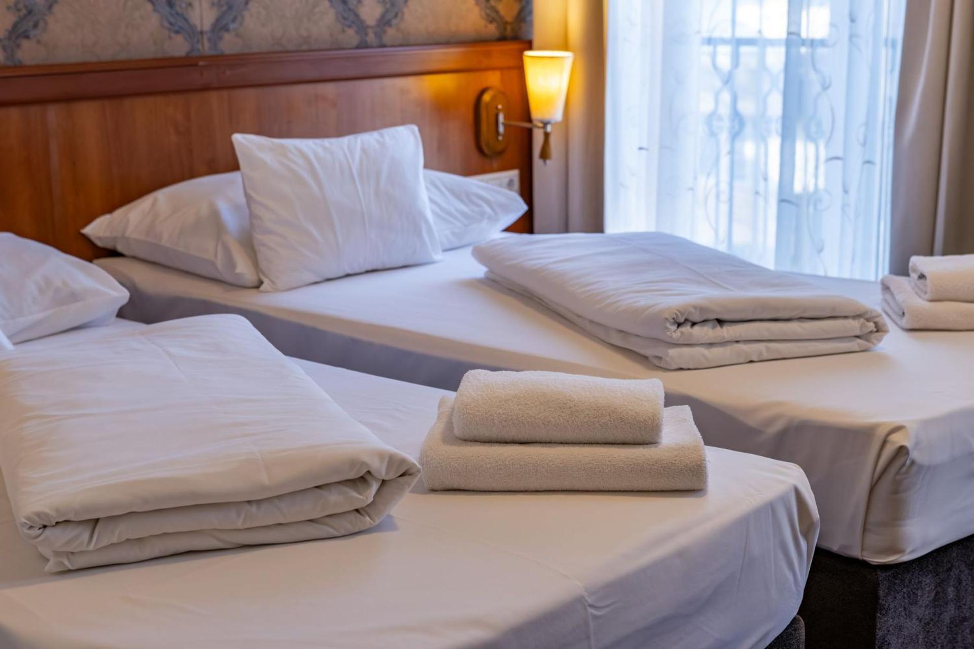 Hotel Barbakan Печ Екстер'єр фото
